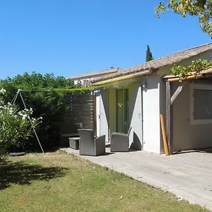 La Maison Bleue LʼIsle-sur-la-Sorgue